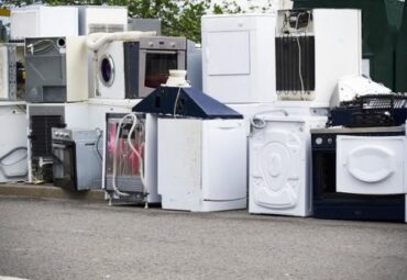 We offer appliance disposal services, including refrigerators, washing machines.