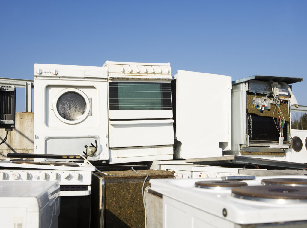 We dispose of old, unusable washing machines, refrigerators in Dubai Marina. We make your house clean.