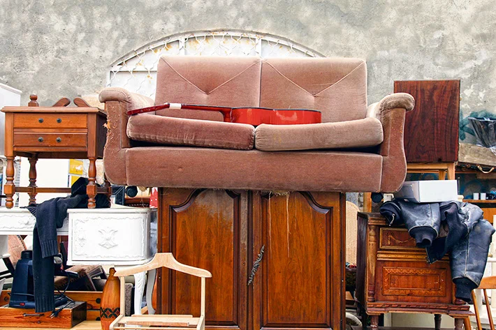 We dispose of old and dirty furniture in the house which is not usable. We work faster and better.